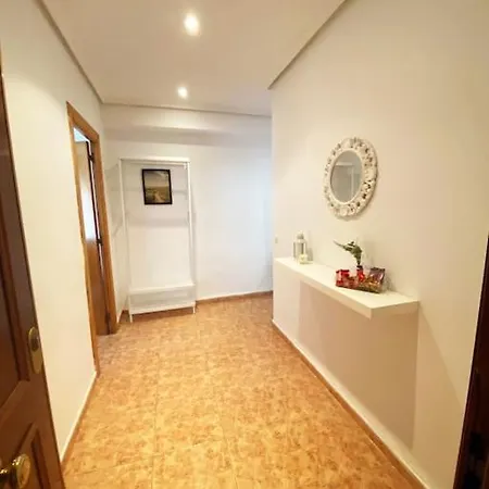 In Spacious Flat In Apartment *