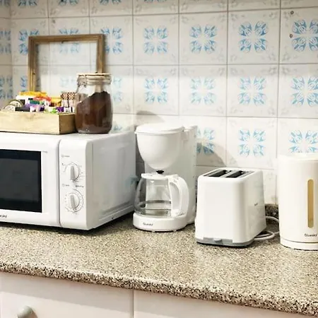 In Spacious Flat In * Valensiya